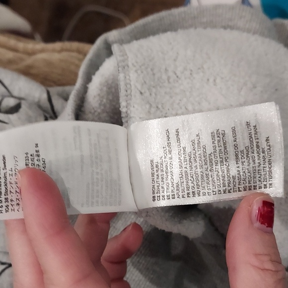 Disney Gray with Black Outlined Micky Mouses Red Embroidered Mickey Size Small - Picture 11 of 12